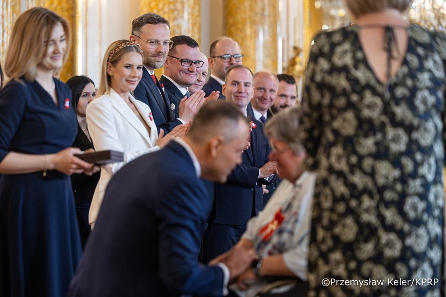 006_Prezydent Karol Nawrocki_Piewsza Dama Marta Nawrocka_Uroczystość wręczenia odznacze państwowych_03-05-2026_340A9082.jpg.JPG