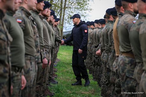 004_Prezydent_Karol_Nawrocki_spotkanie_zolnierze_Polscy_Litwa_20260506_MWB27414.jpg