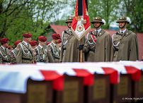 002_b_Prezydent_Karol_Nawrocki_Msza_sw_polowa_w_intencji_zamordowanych_zolnierzy_NSZ_20260507_MWB27977.jpg