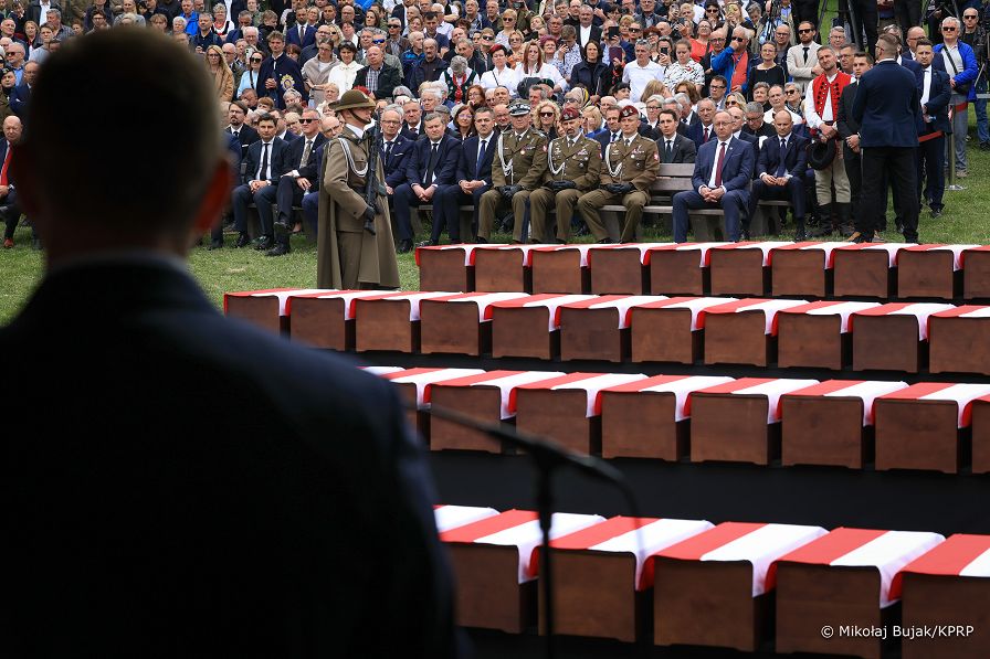 021_Prezydent_Karol_Nawrocki_Msza_sw_polowa_w_intencji_zamordowanych_zolnierzy_NSZ_20260507_MWB29154.jpg