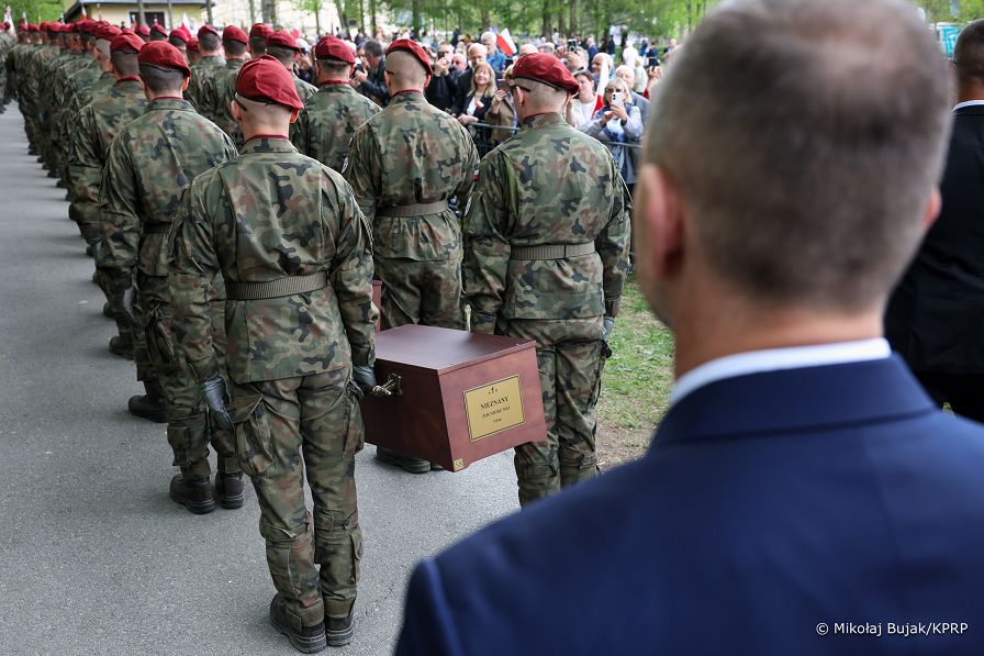 033_Prezydent_Karol_Nawrocki_Msza_sw_polowa_w_intencji_zamordowanych_zolnierzy_NSZ_20260507_MWB17055.jpg
