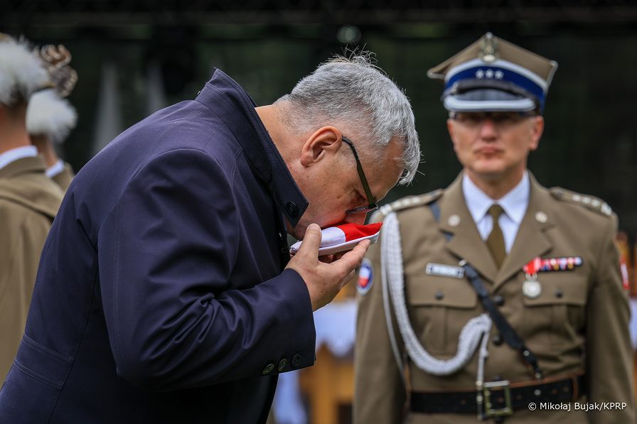 025_Prezydent_Karol_Nawrocki_Msza_sw_polowa_w_intencji_zamordowanych_zolnierzy_NSZ_20260507_MWB29601.jpg