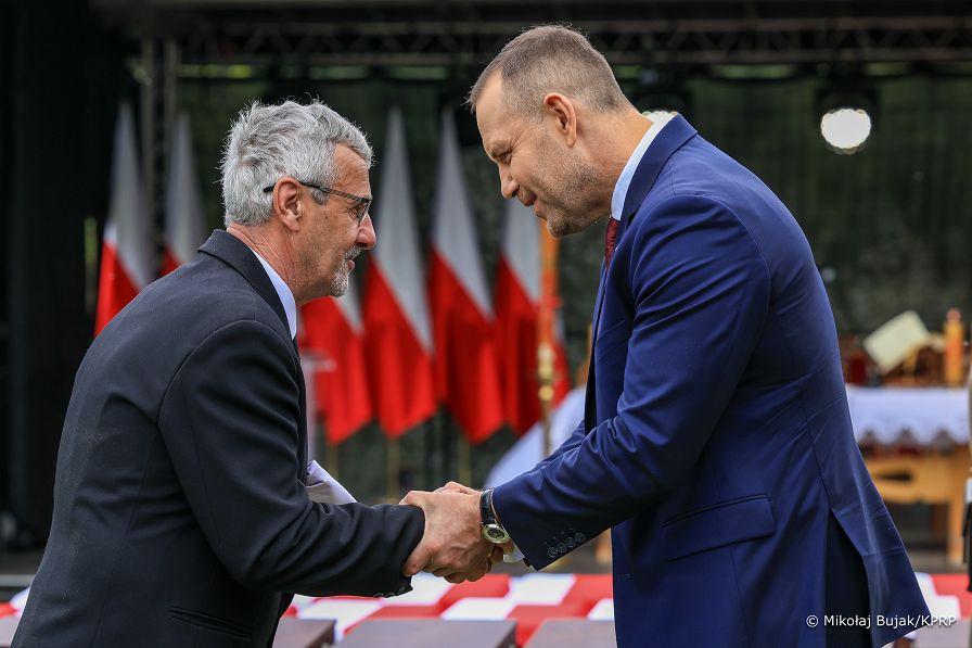 027_Prezydent_Karol_Nawrocki_Msza_sw_polowa_w_intencji_zamordowanych_zolnierzy_NSZ_20260507_MWB29770.jpg