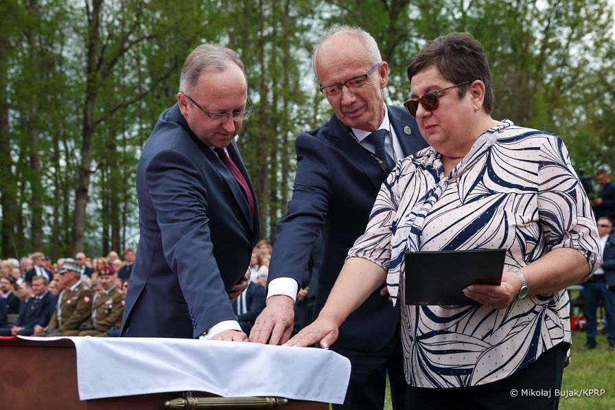 004_Prezydent_Karol_Nawrocki_Msza_sw_polowa_w_intencji_zamordowanych_zolnierzy_NSZ_20260507_MWB16495.jpg