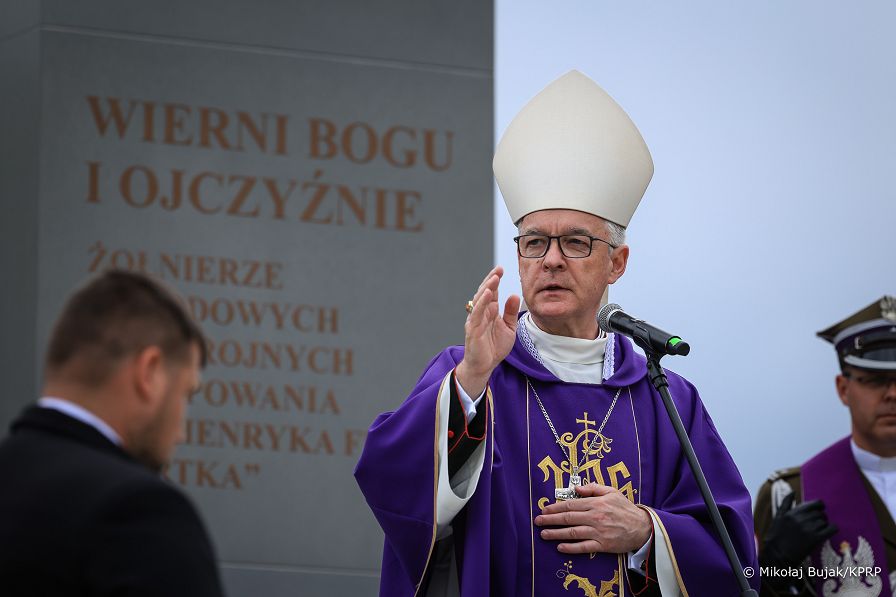 039_Prezydent_Karol_Nawrocki_Msza_sw_polowa_w_intencji_zamordowanych_zolnierzy_NSZ_20260507_MWB20955.jpg