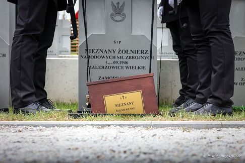 041_Prezydent_Karol_Nawrocki_Msza_sw_polowa_w_intencji_zamordowanych_zolnierzy_NSZ_20260507_MWB17406.jpg