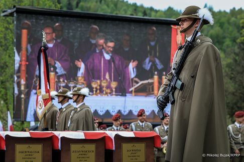 016_Prezydent_Karol_Nawrocki_Msza_sw_polowa_w_intencji_zamordowanych_zolnierzy_NSZ_20260507_MWB28533.jpg