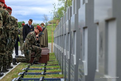 038_Prezydent_Karol_Nawrocki_Msza_sw_polowa_w_intencji_zamordowanych_zolnierzy_NSZ_20260507_MWB20897.jpg