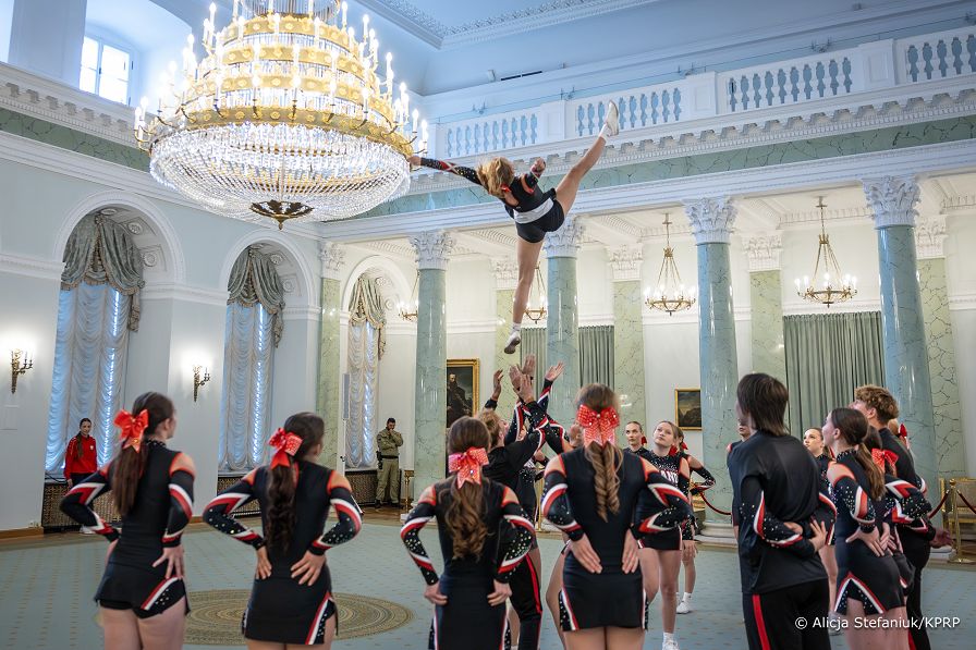 001_Prezydentowa_Marta_Nawrocka_spotkanie_cheerleaderki_20260508_7C6A1021.jpg