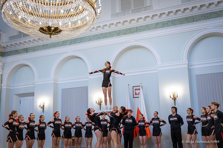 002_Prezydentowa_Marta_Nawrocka_spotkanie_cheerleaderki_20260508_7C6A1067.jpg