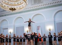 002_Prezydentowa_Marta_Nawrocka_spotkanie_cheerleaderki_20260508_7C6A1067.jpg