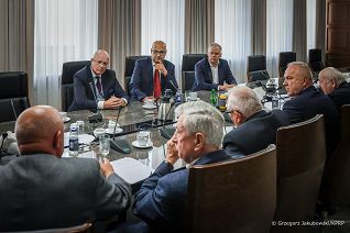 001_Minister_Karol_Rabenda_Doradca_Alvin_Gajadhur_spotkanie_20260611_GJB_6233.jpg