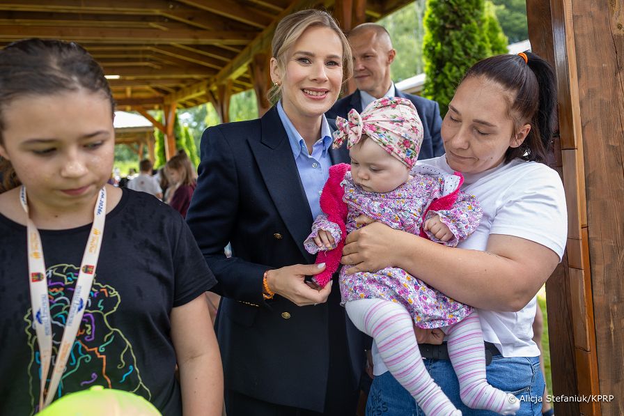 009_Prezydentowa_Marta_Nawrocka_XIV_Ogolnopolski_Zjazd_Duzych_Rodzin_20260612_7C6A7352.jpg