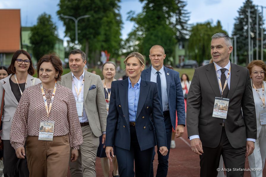 003_Prezydentowa_Marta_Nawrocka_XIV_Ogolnopolski_Zjazd_Duzych_Rodzin_20260612_340A9812.jpg