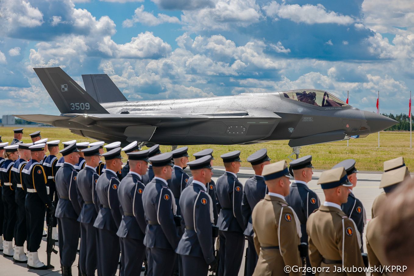 003_new_Prezydent Karol Nawrocki_Ceremonia oficjalnego przyj.ęcia samolotów F-35 do Sił Zbrojnych RP_12-06-2026_1S7A6131.jpg.jpg