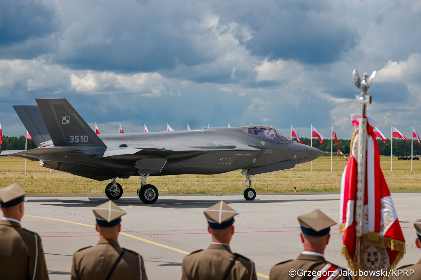 017_Prezydent Karol Nawrocki_Ceremonia oficjalnego przyj.ęcia samolotów F-35 do Sił Zbrojnych RP_12-06-2026_1S7A6107.jpg.JPG