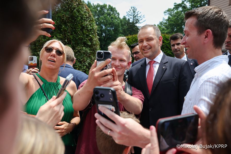 011_Prezydent Karol Nawrocki_Spotkanie Prezydenta RP z parafianami po Mszy Św. w Kościele pw. Matki Boskiej Królowej Polski i św. Maksymiliana Kolbe_14-06-2026_MWB14382_1.jpg.JPG