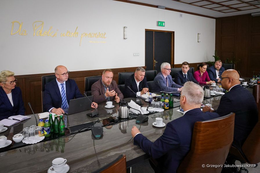 002_Minister_Karol_Rabenda_Doradca_Alvin_Gajadhur_spotkanie_bezpieczenstwo_ruchu_drogowego_20260611_GJB_6401.jpg
