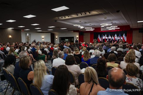 007_Prezydent Karol Nawrocki_Clearwater_Spotkanie z Polonią w centrum Jana Pawła II_17-06-2026_MWB16702_2.jpg.JPG