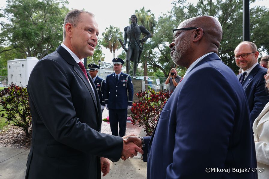 006_Prezydent Karol Nawrocki_Clearwater_Złożenie wieńca pod pomnikiem Kościuszki_16-06-2026_MWB15838.jpg.JPG