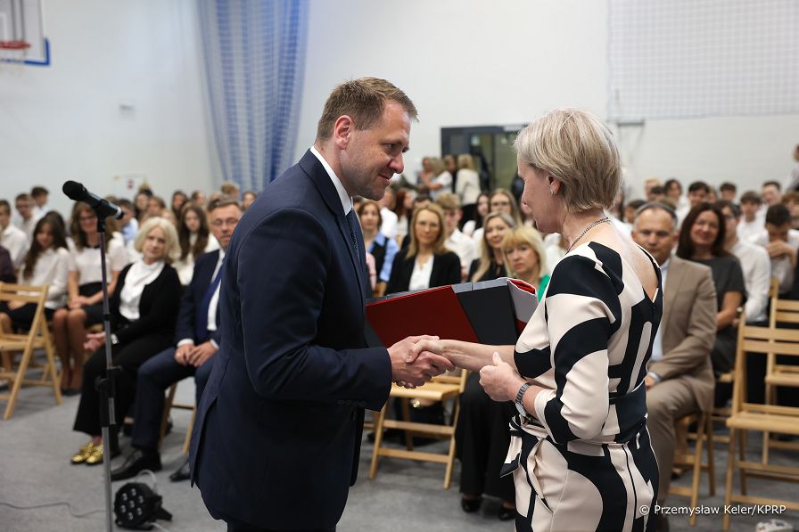 010_Minister_Mateusz_Kotecki_tablica_odsloniecie_Serce_dla_Inki_20260616_PK1_9415.jpg