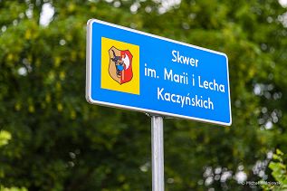 002_Doradca_Beata_Kempa_odsloniece_tablicy_Marii_i_Lecha_Kaczynskich_Leszno_20260618_IMG_9461.jpg