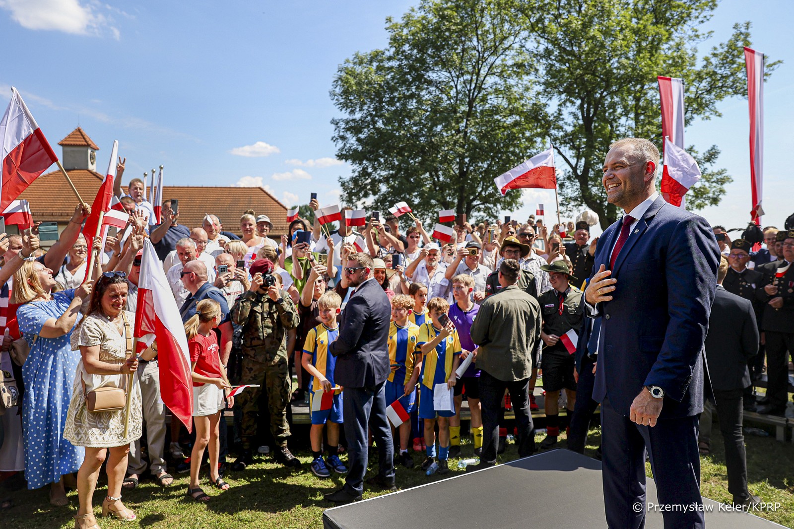 14_Karol_Nawrocki_spotkanie_mieszkancy_Grabowka_20260620_PK1_3581.jpg [1.10 MB]