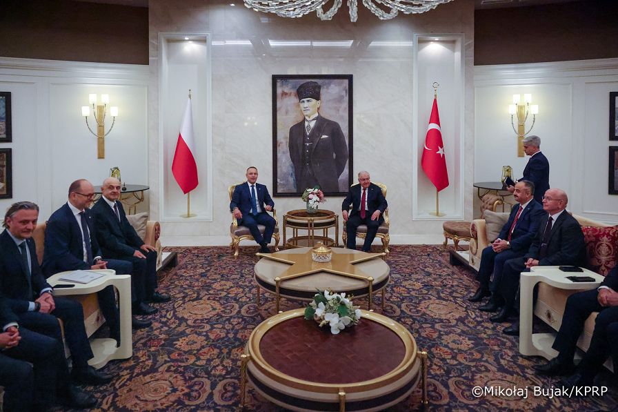 012_Prezydent Karol Nawrocki_Przylot do Turcji_22-06-2026_MWB11538.jpg.JPG