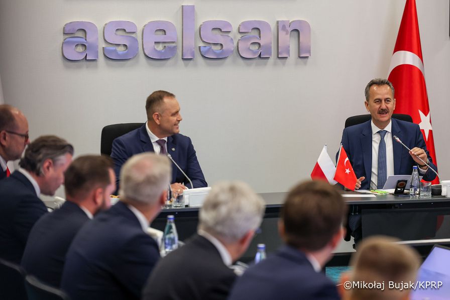 021_Prezydent Karol Nawrocki_Wizyta w firmie zbrojeniowej Aselsan_23-06-2026_MWB29455.jpg.JPG