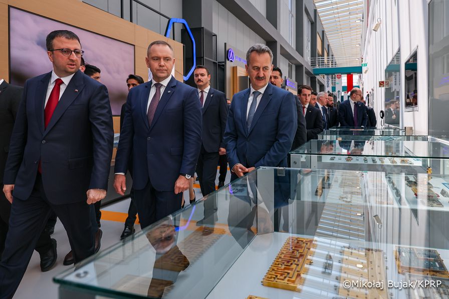 025_Prezydent Karol Nawrocki_Wizyta w firmie zbrojeniowej Aselsan_23-06-2026_MWB12660.jpg.JPG