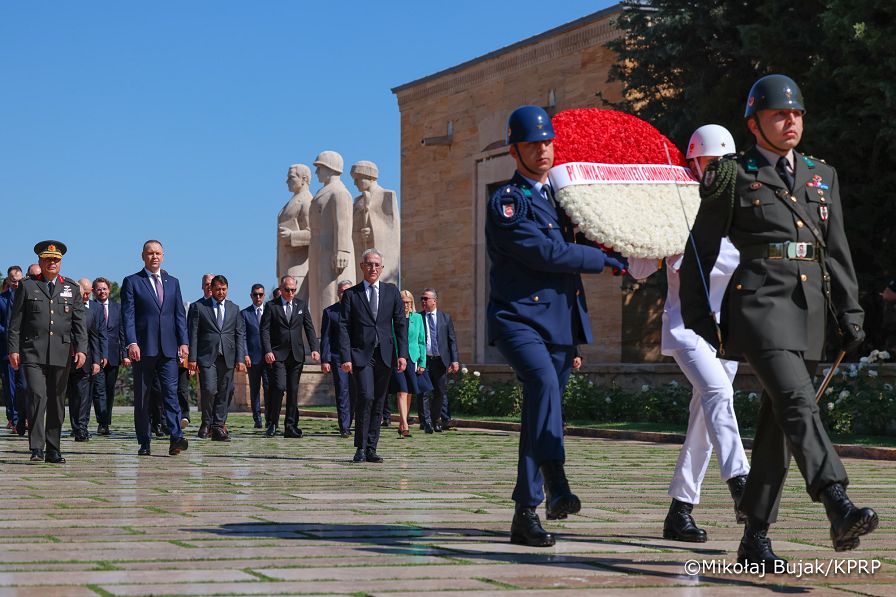 005_Prezydent Karol Nawrocki_Wizyta w Mauzoleum Ataturka_23-06-2026_MWB29124.jpg.JPG