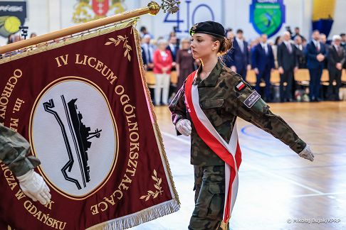 016_Prezydent_Karol_Nawrocki_jubileusz_80_lecia_IV_LO_z_OMS_20260603_MWB29035.jpg