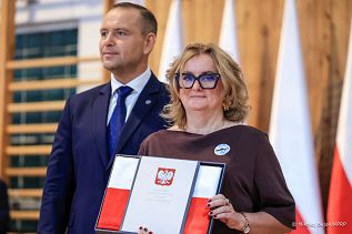 015_Prezydent_Karol_Nawrocki_jubileusz_80_lecia_IV_LO_z_OMS_20260603_MWB28954.jpg