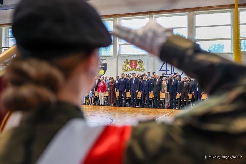 007_a_Prezydent_Karol_Nawrocki_jubileusz_80_lecia_IV_LO_z_OMS_20260603_MWB16727.jpg