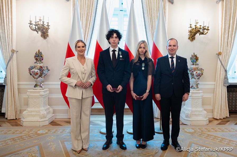 004_Spotkanie Pierwszej Damy z nastolatkami, którzy uratowali mężczyznę w Stawie Barbara w Katowicach_30-06-2026_7C6A5150.jpg.JPG