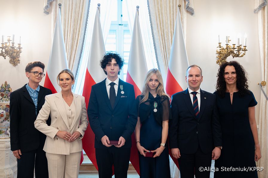 005_Spotkanie Pierwszej Damy z nastolatkami, którzy uratowali mężczyznę w Stawie Barbara w Katowicach_30-06-2026_7C6A5194.jpg.JPG