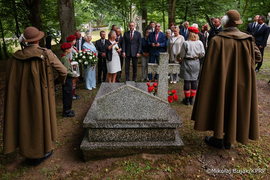 014_Prezydent Karol Nawrocki_Radruż_Narodowy Dzień Pamięci o Polakach - Ofiarach Ludobójstwa dokonanego przez OUN i UPA_11-07-2026_MWB10724.jpg.JPG