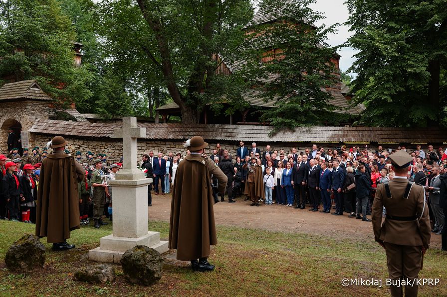 005_Prezydent Karol Nawrocki_Radruż_Narodowy Dzień Pamięci o Polakach - Ofiarach Ludobójstwa dokonanego przez OUN i UPA_11-07-2026_MWB10348.jpg.JPG