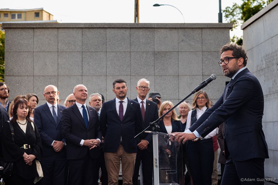 005_Minister Wojciech Kolarski_Uroczystości przy pomniku Umschlagplatz_22-07-2026_GJB_9976.jpg.JPG