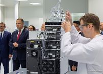 008_Prezydent_Karol_Nawrocki_wizyta_Olimp_Nutrifarm_Debica_20260723_MWB29969.jpg
