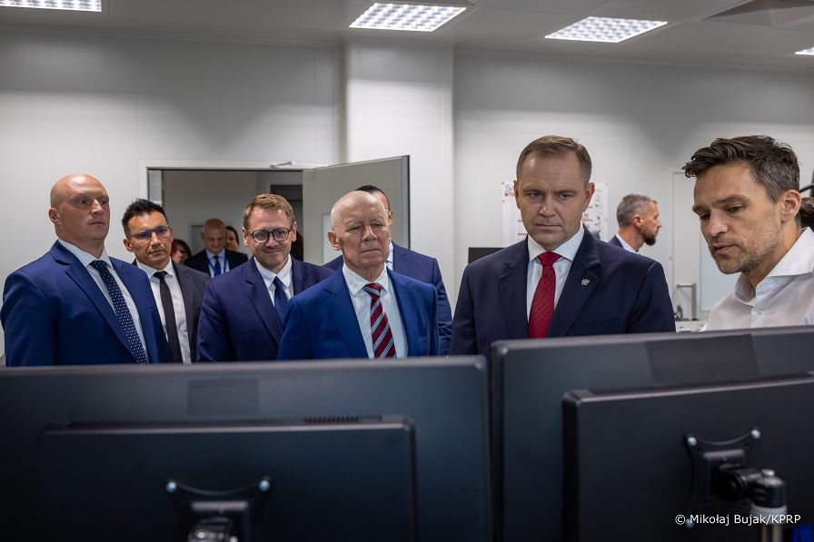 022_Prezydent_Karol_Nawrocki_wizyta_Olimp_Nutrifarm_Debica_20260723_MWB16052.jpg
