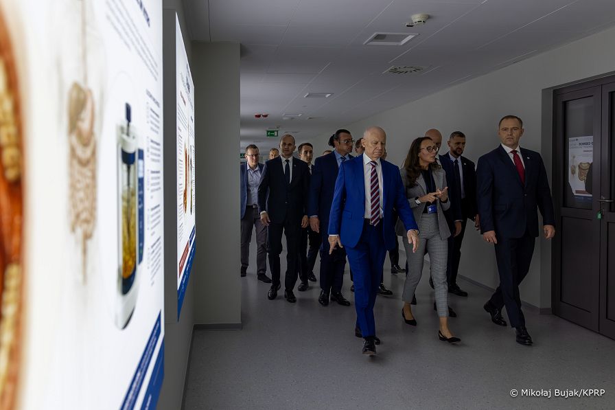 020_Prezydent_Karol_Nawrocki_wizyta_Olimp_Nutrifarm_Debica_20260723_MWB15841.jpg