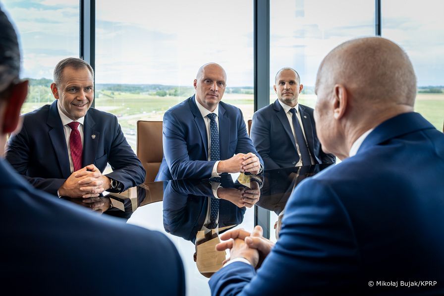 005_Prezydent_Karol_Nawrocki_wizyta_Olimp_Nutrifarm_Debica_20260723_MWB14914.jpg