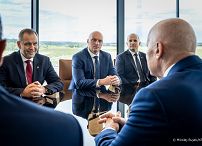 005_Prezydent_Karol_Nawrocki_wizyta_Olimp_Nutrifarm_Debica_20260723_MWB14914.jpg