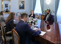 005_Doradca_Nikodem_Rachon_spotkanie_Pani_Stephanie_Holmes_20260728_PK1_4193.jpg