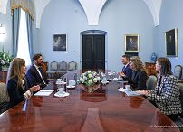 004_Doradca_Nikodem_Rachon_spotkanie_Pani_Stephanie_Holmes_20260728_PK1_4115.jpg