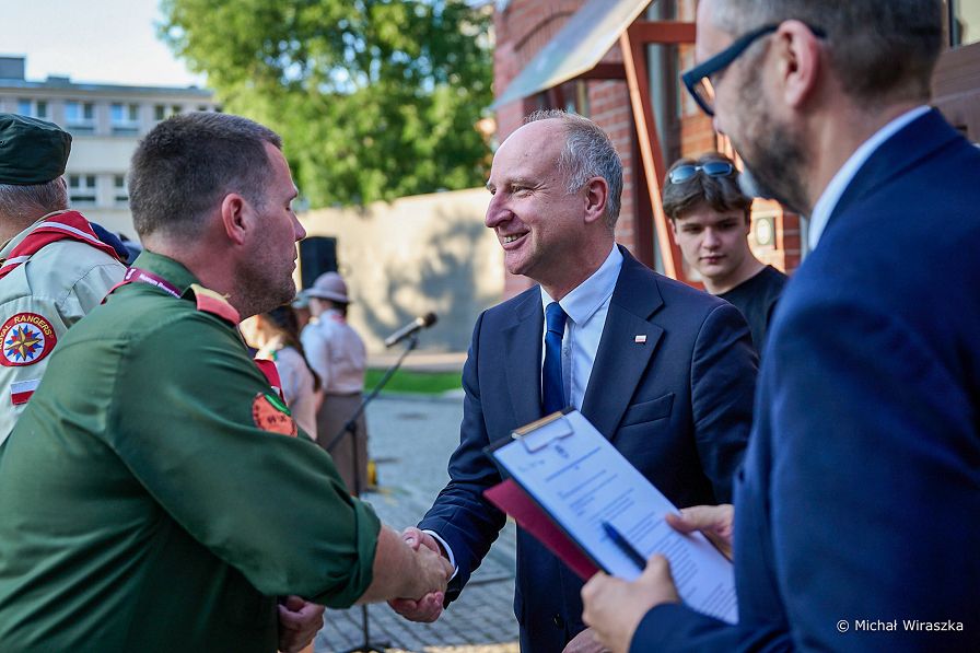 001_Minister_Wojciech_Kolarski_Apel_Zlot_Harcerski_82_rocznica_Powstania_Warszawskiego_20260729_image00011.jpg