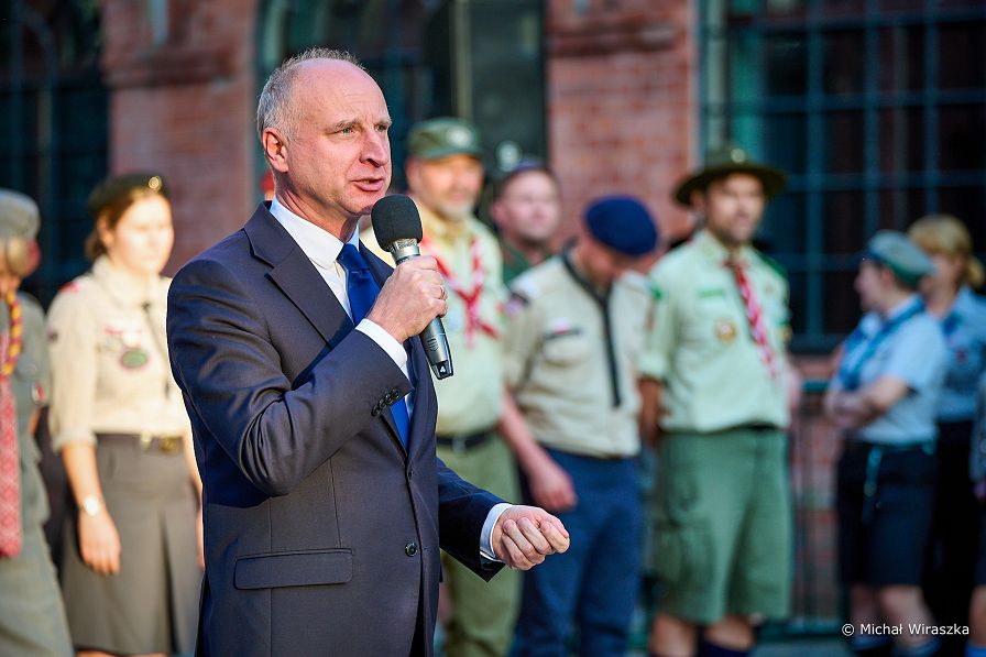 004_Minister_Wojciech_Kolarski_Apel_Zlot_Harcerski_82_rocznica_Powstania_Warszawskiego_20260729_image00007.jpg