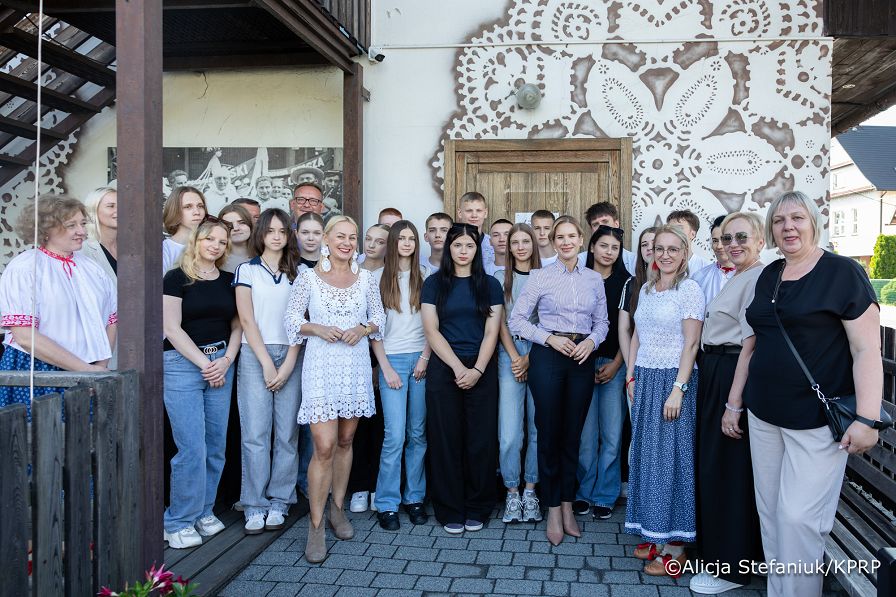 020_Pierwsza Dama Marta Nawrocka_Wisław_Spotkanie z młodzieżą z Litwy_02-07-2026_7C6A6533.jpg.JPG