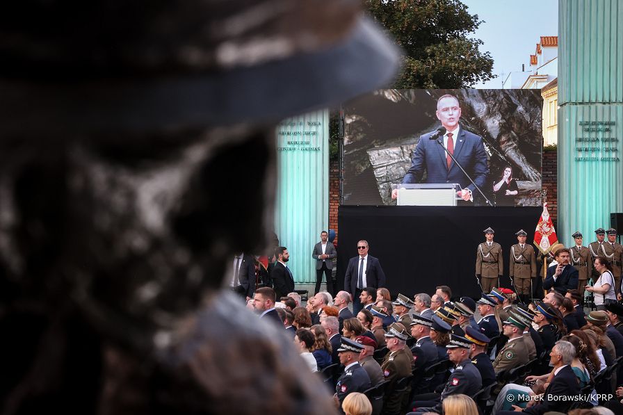 017_Prezydent_Karol_Nawrocki_Msza_sw_polowa_Apel_Poleglych_obchody_82_rocznicy_Powstania_Warszawskiego_20260731_MB_14998.jpg
